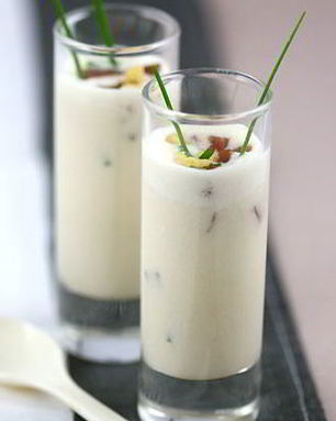 Белый гаспачо с миндалем