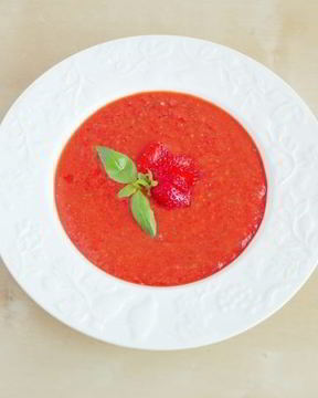 Гаспачо с клубникой