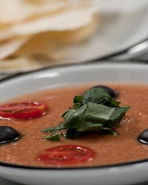 Гаспачо с пшеничными чипсами