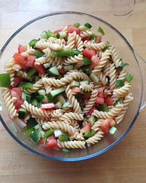 Овощной салат Гаспачо с макаронами