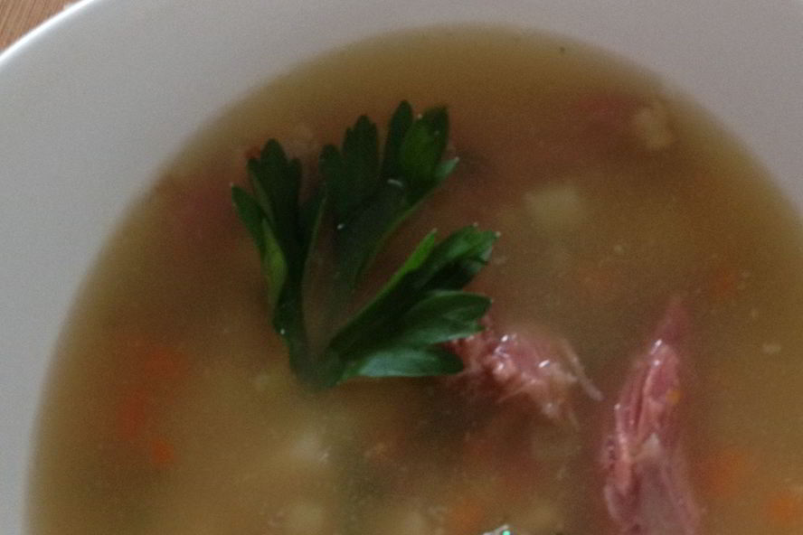 Рецепт горохового супа с копчеными ребрышками и сельдереем