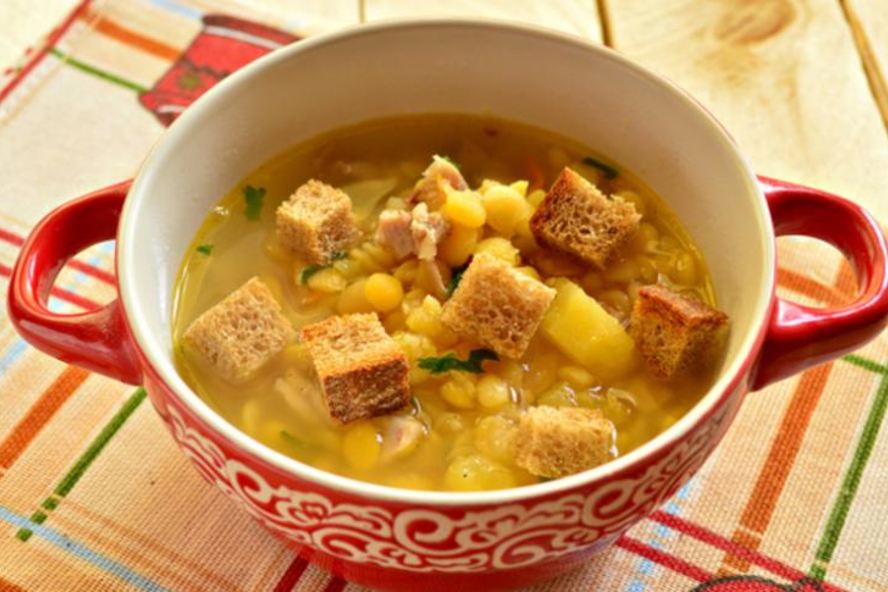 Рецепт горохового супа с курицей и сухариками