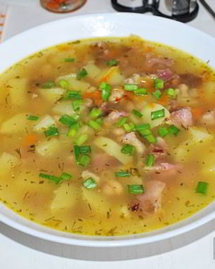 Картофельно-фасолевый суп с копченостями