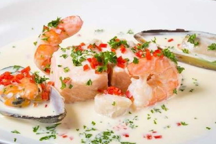 Рецепт холодного крема-супа из мидий и креветок с карри