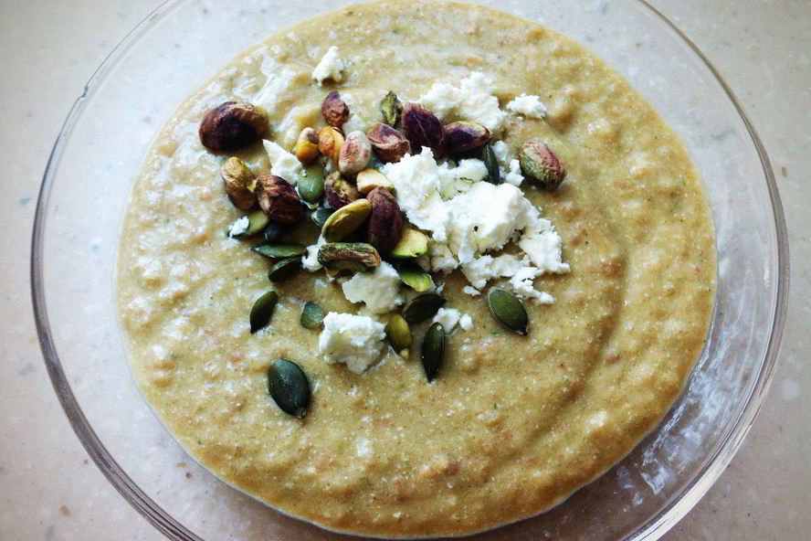 Рецепт холодного супа из гречки, томатов, авокадо и базилика