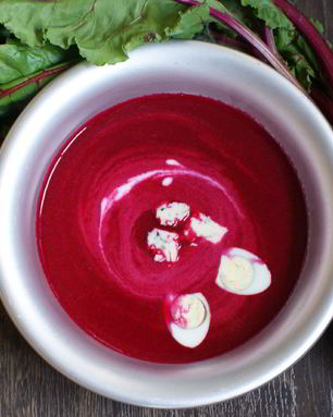Холодный свекольный крем-суп с горгонзолой