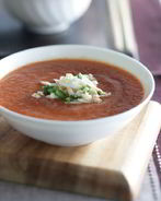 Холодный томатный суп со сладким перцем и чили