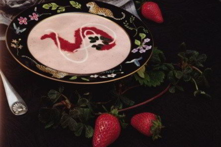 Рецепт холодного ягодного супа с черничным соусом