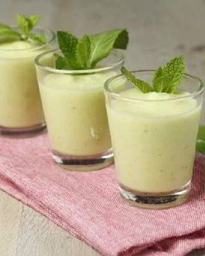 Легкий холодный суп из огурца