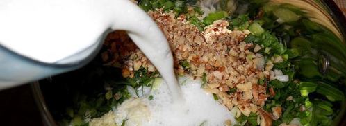 зеленый холодный суп на кефире таратор. Шаг 8