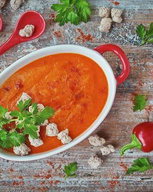 Крем-суп из запеченного перца с хрустящими ржаными отрубями