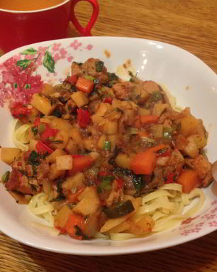 Лагман с солеными огурчиками