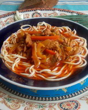 Лагман с тянутой лапшой