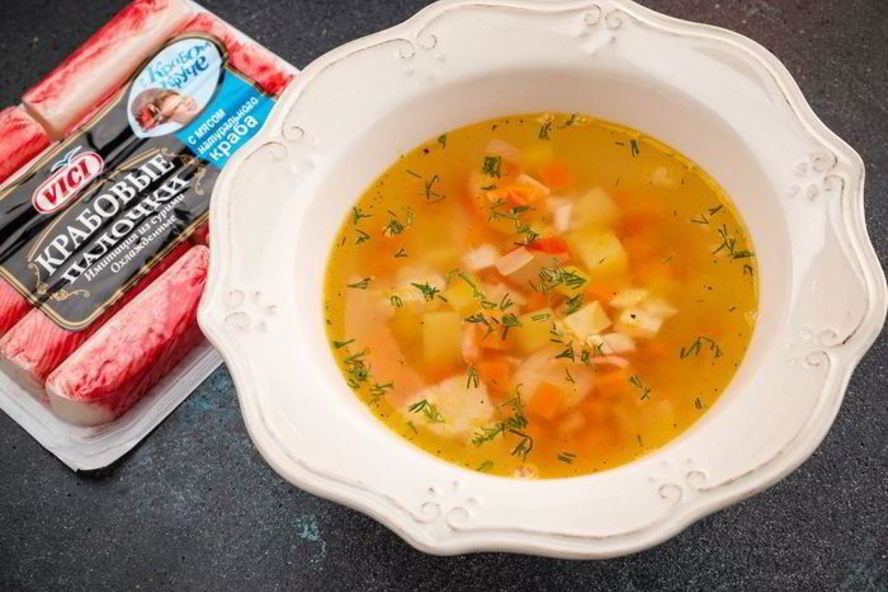 Рецепт легкого супа с крабовыми палочками