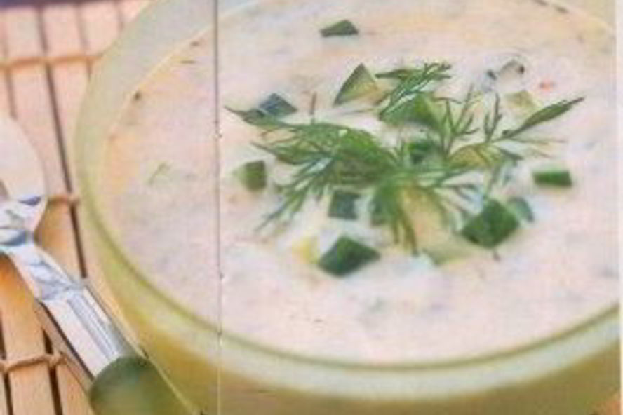 Рецепт молочного супа с йогуртом, огурцом и укропом