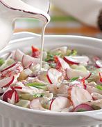 Белая окрошка с крабовым мясом