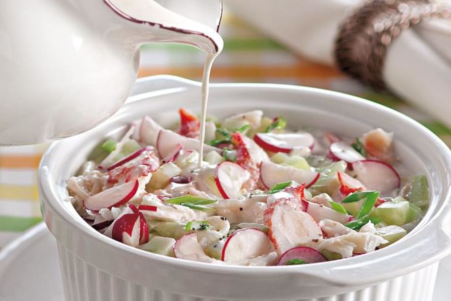 Рецепт белой окрошки с крабовым мясом