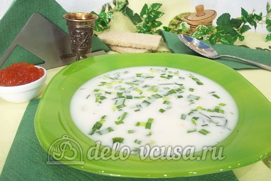 Рецепт окрошки без мяса с красной икрой