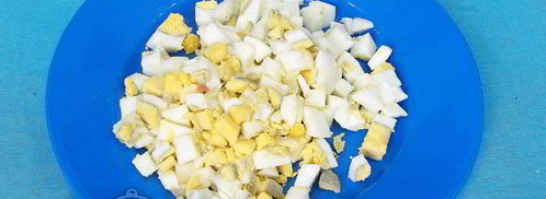 окрошка без мяса с красной икрой. Шаг 3