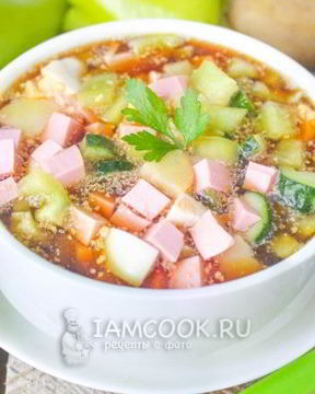 Окрошка на квасе с колбасой и болгарским перцем