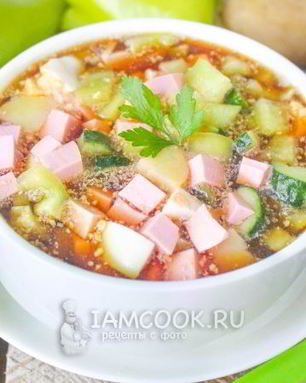 Окрошка на квасе с колбасой и болгарским перцем