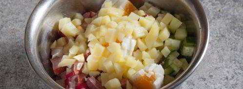 окрошка на квасе с полукопченой колбасой. Шаг 12