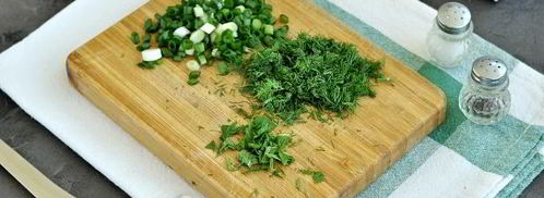 окрошка с колбасой на айране. Шаг 4