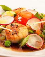 Окрошка с лососем и гребешками