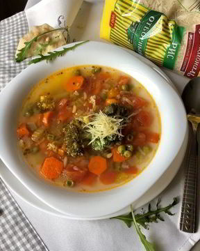 Минестроне с рисом и песто из руколы