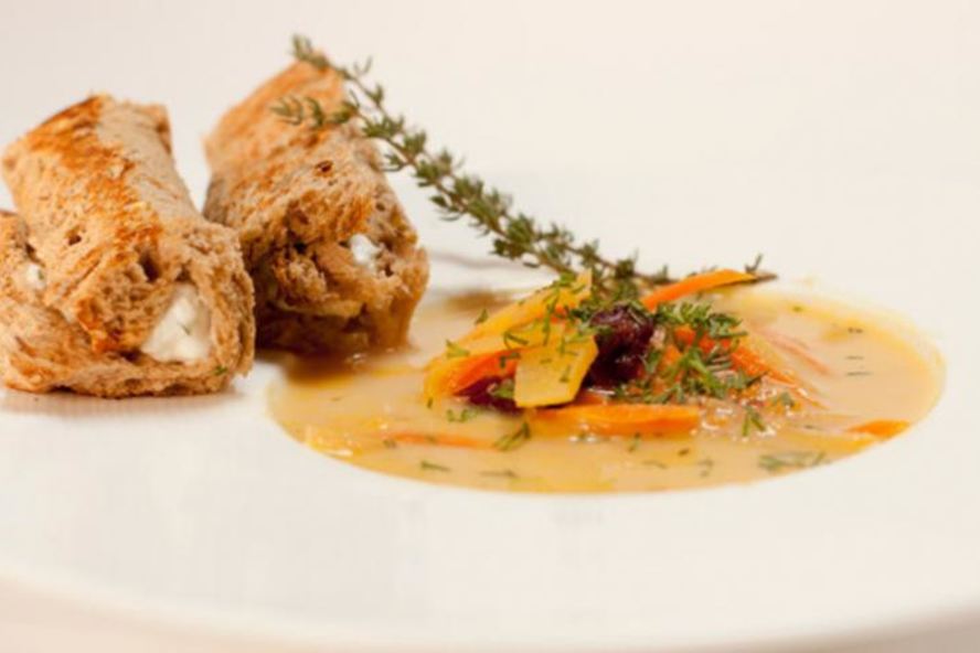 Рецепт овощного супа с хлебными рулетиками