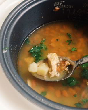 Овощной суп с курицей в мультиварке