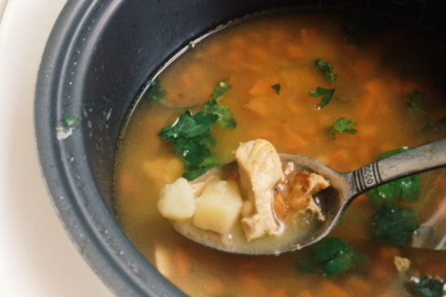 Рецепт овощного супа с курицей в мультиварке