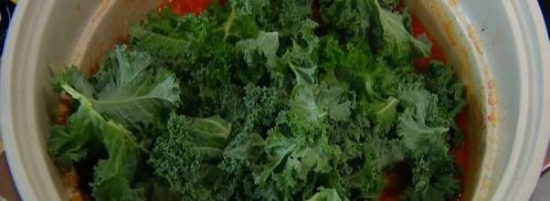 чечевичная похлебка с капустой кале, свеклой и помидорами. Шаг 8