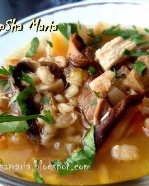 Грибная похлебка с перловкой и курицей