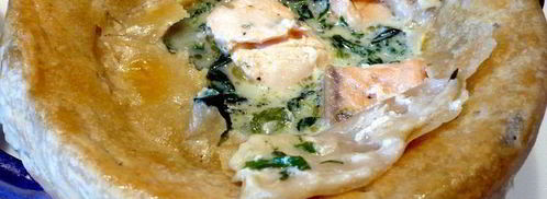 похлебка с семгой и шпинатом под домашним слоеным тестом очарована, околдована. Шаг 18