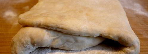 похлебка с семгой и шпинатом под домашним слоеным тестом очарована, околдована. Шаг 4