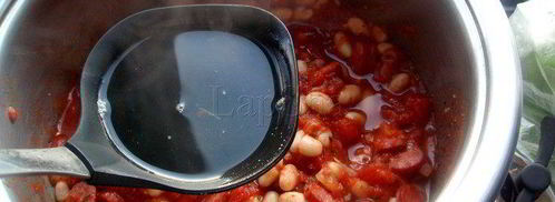 томатная похлебка с копчеными колбасками и фасолью. Шаг 9