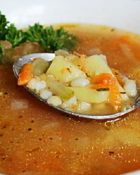 Рассольник с огурцами и перловкой