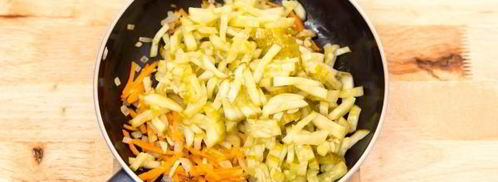 рассольник с перловкой и солеными огурцами на баранине. Шаг 12