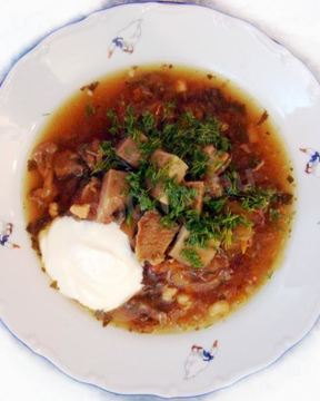 Щи полные по Похлебкину в горшочке с говядиной и грибами