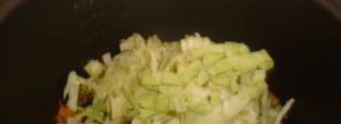 щи с курицей в мультиварке. Шаг 3