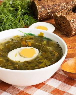 Зеленые щи с потрошками