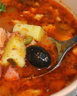 Мясная солянка с фасолью