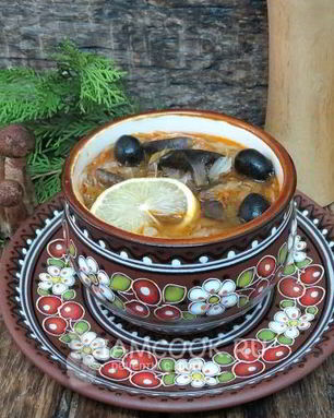 Постная солянка с грибами и капустой