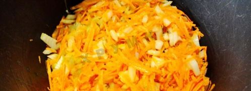 солянка из капусты с сосисками и помидор в мультиварке. Шаг 4