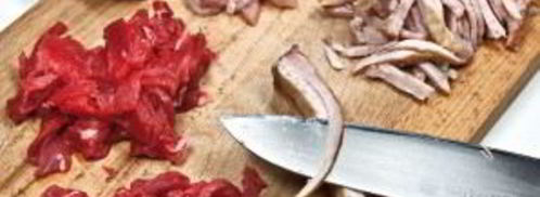 солянка мясная на сковороде. Шаг 3