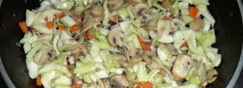 суп-солянка с грибами и капустой. Шаг 4