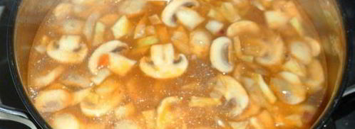 суп-солянка с грибами и капустой. Шаг 6