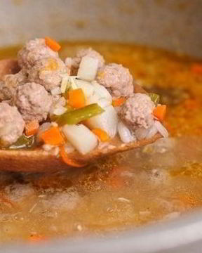 Суп с фрикадельками и помидорами