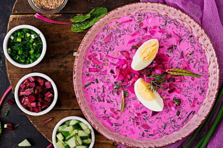 Рецепт свекольника на кефире с базиликом, ботвой и салатом